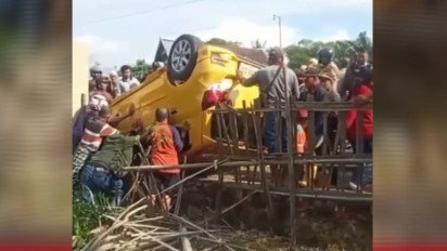 Viral, Warga Rusak Mobil Milik Polisi yang Digunakan Untuk Merampok di Takalar