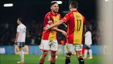 Dean James saat Go Ahead Eagles hadapi Aston Villa