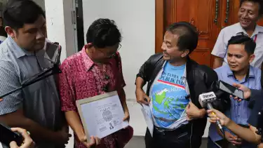 Kubu Roy Suryo Ambil Fotokopi Ijazah Jokowi di KPU