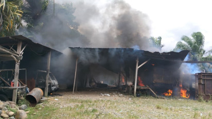 Kerap Mencuri Tandan Buah Segar, Warga Bakar Gudang dan Tiga Mobil Milik Pelaku