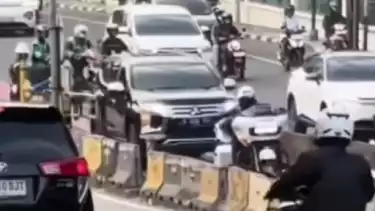 Video viral mobil Pajero hitam berpelat sipil melaju di jalur Transjakarta dengan pengawalan polisi.