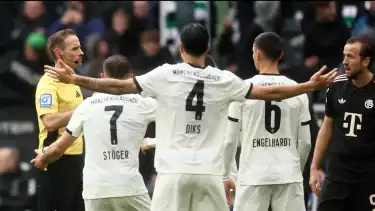 Kevin Diks di Laga Borussia Moenchengladbach v Bayern Munich