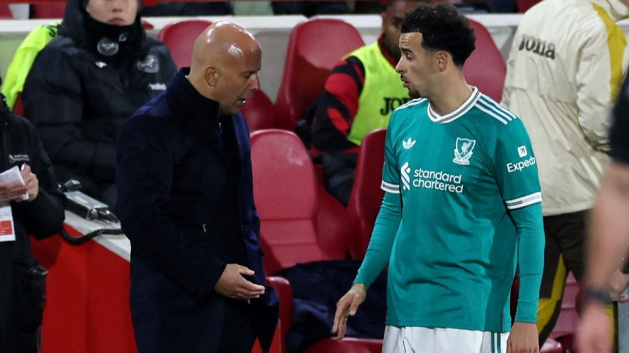 Liverpool Disemprot Pelatih Sendiri usai Kalah Lagi, Arne Slot: Mereka Tak Bisa Lakukan Hal yang Sederhana
            - galeri foto