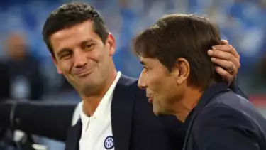 Pelatih Inter Milan Cristian Chivu bersama pelatih Napoli Antonio Conte