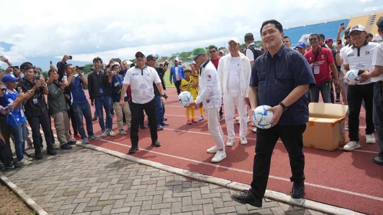 Buka Liga 4 Jawa Barat, Erick Thohir Apresiasi KDM Atas Komitmen Sepak Bola Daerah
            - galeri foto