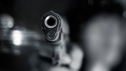 Maling Motor Tembak Warga di Jakbar, Dua Pelaku Diamuk Massa Hingga Kritis