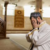 Amalan Subuh yang Terasa Berat tapi Pahalanya Luar Biasa, Ini Pesan Syekh Ali Jaber