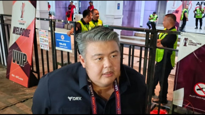 Bos Dewa United Langsung Kasih Ultimatum untuk Pelatih Jan Olde usai Diimbangi 10 Pemain Phnom Penh Crown di AFC Challenge League   ‎