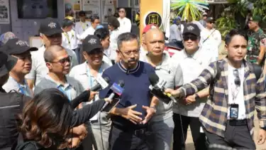 Jaksa Agung Muda Bidang Tindak Pidana Umum (Jampidum) Kejaksaan Agung Asep Nana Mulyana memberikan keterangan di Jakarta, Minggu (26/10/2025).