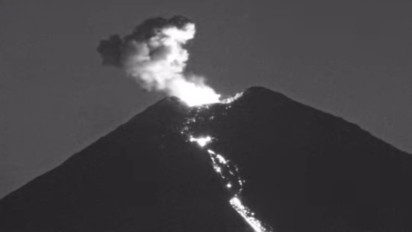 Gunung Semeru Erupsi, Luncurkan Lava Pijar Sejauh 2000 Meter Mengarah ke Besuk Kobokan