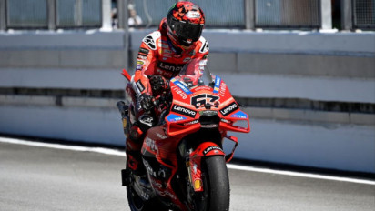Kronologi Bocornya Ban Motor Francesco Bagnaia di MotoGP Malaysia 2025