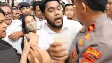 Viral Ricuh Massa Aksi dengan Polisi di PN Jaksel