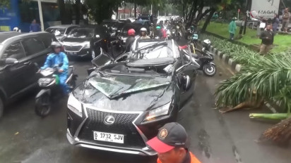 Deretan Fakta Mobil Lexus Tertimpa Pohon di Pondok Indah, dari Harry Danardojo Eks Direktur Danareksa-Jumlah Korban Tewas