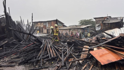 Damkar Bandung Kerahkan 14 Mobil Atasi Kebakaran Kios Kayu di Sukahaji