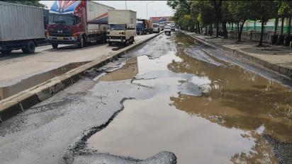 Banjir Surut Lubang Bermunculan, Jalan Kaligawe Semarang Kini Terlihat Bagai Jeglongan Sewu