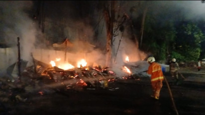 Dua Lansia Terjebak Saat Kebakaran Warung Makan di Jakut, Kakek Tewas dan Nenek Terluka Parah