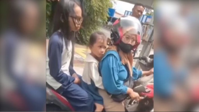 Viral, Warga Selamatkan Emak-emak Bonceng Anak yang Motornya Ditarik Paksa Debt Collector di Jaktim