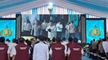 Presiden RI, Prabowo Subianto menyaksikan langsung pemusnahan 214,84 ton narkotika di Lapangan Bhayangkara, Mabes Polri, Jakarta Selatan, Rabu (29/10/2025).