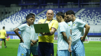 Sosok yang Digadang-gadang Jadi Pelatih Timnas Indonesia Pasang Badan Setelah Tangan Kanan Shin Tae-yong Terus Sindir Eliano Reijnders