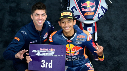 2 Pekan Sebelum Dikabarkan Naik ke Moto3 2026, Veda Ega Pratama Sempat Lakukan ini Dulu, Para Artis Berujung Takjub