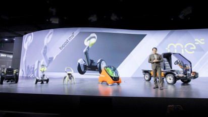 Bukan Cuma Mobil, Raja Otomotif Toyota Tampilkan Inovasi Robot Kursi hingga Drone Raksasa di Japan Mobility Show