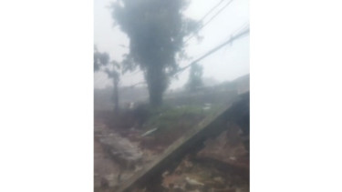 Tembok TPU Jeruk Purut Roboh Diterjang Hujan Deras, Jalan Ditutup Sementara untuk Pembersihan