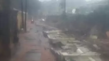 tembok pembatas TPU Jeruk Purut Roboh