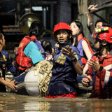 Banjir Hantui Jakarta di tengah Musim Penghujan, Pemprov Lakukan Pengerukan Sungai hingga Siagakan Pompa Air