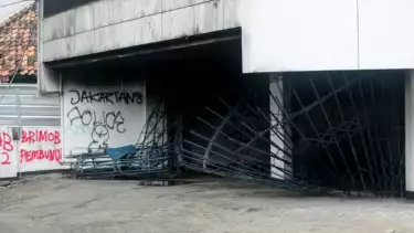 Gedung di kawasan Kwitang, Jakarta Pusat yang sempat menjadi sasaran pembakaran kerusuhan Agustus 2025