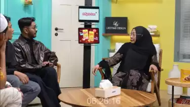 Onadio Leonardo di hadapan dr Aisah Dahlan saat membicarakan narkoba