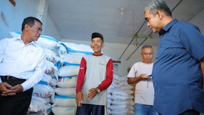 Ketua MPR dan Mentan Sidak Kios Pupuk, Petani Gembira Harga Makin Murah