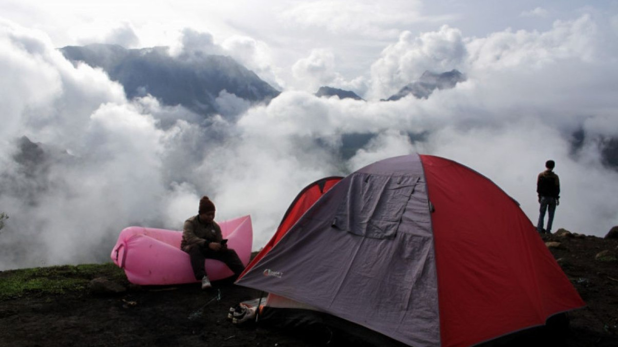 Jangan Langsung Gunung Slamet, Ini Rekomendasi 5 Gunung yang Cocok untuk Pemula
            - galeri foto