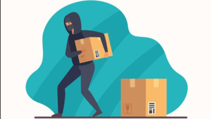 Ironis, Dua Pria Curi Paket Kurir Sedang Salat di Tambora Jakbar