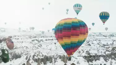Ilustrasi salju di Cappadocia