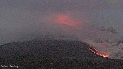 Gunung Merapi Dua Kali Luncurkan Awan Panas Guguran pada Senin Dini Hari