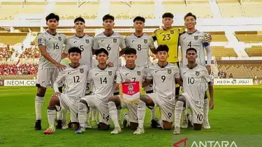 Fadly Alberto (kanan bawah) bersama skuad Timnas Indonesia U-17