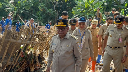 Pramono Anung Datangi Tanggul Baswedan yang Jebol, Akses Jalan Rumah Warga Masih Terendam Air