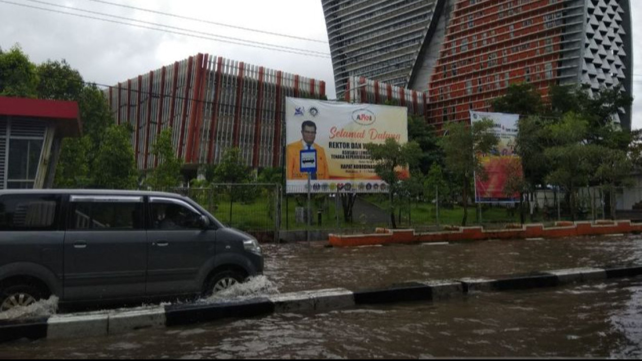 Memasuki Musim Hujan, Catat! Ini Sembilan Titik Rawan Banjir di Makassar
            - galeri foto