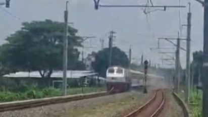 Dua Kendaraan Tertabrak KA Bangunkarta di Perlintasan Sebidang Sleman DIY, Tiga Orang Meninggal Dunia