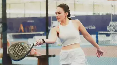 Wulan Guritno Bermain Padel