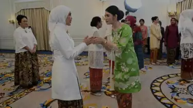 Henny Sasmita Wahid, istri Gubernur Riau Abdul Wahid usai dilantik Selvi Ananda, istri Wapres Gibran Rakabuming Raka