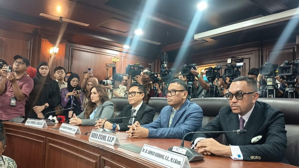 MKD Putuskan Nafa Urbach, Eko Patrio dan Sahroni Langgar Kode Etik
            - galeri foto