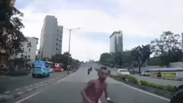 Viral Pria Sengaja Tabrakkan Diri ke Mobil Melintas di Tanah Abang, Polisi Sebut Pelaku Alami Gangguan Jiwa