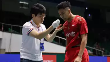 Tunggal putra Indonesia, Yohanes Saut Marcellyno mengalami mimisan saat tampil di babak pertama Korea Masters 2025.
