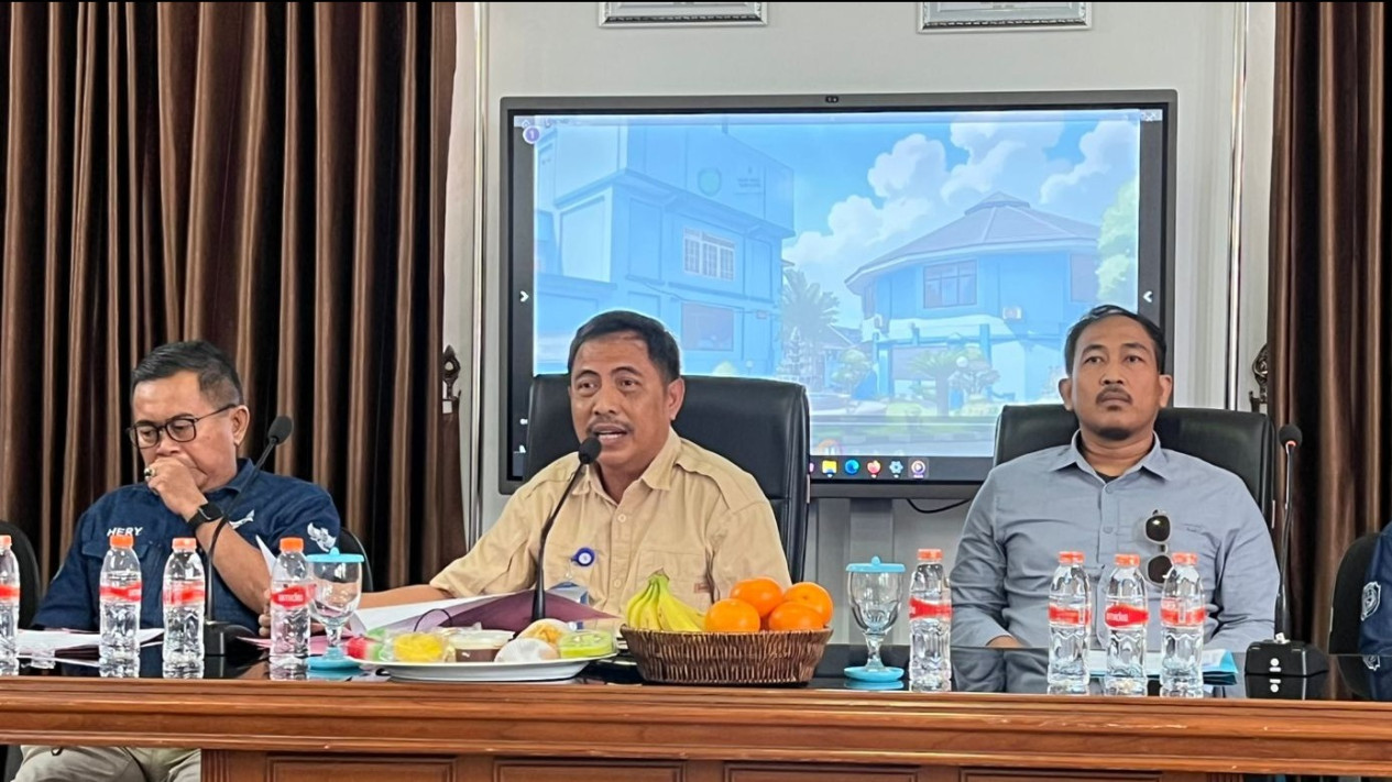 Direktur Utama Perumdam Tirta Darma Ayu Indramayu Klarifikasi Isu Kenaikan Tarif dan Dugaan Markup Rp17 Miliar
            - galeri foto