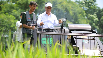 Mentan Banggakan Generasi Combine Harvester Terbaru di Serpong