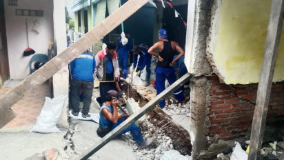 Lurah Makasar Jaktim Akan Bersurat ke Bazis Untuk Minta Bantuan Renovasi Rumah Rusak Akibat Tanah Ambles