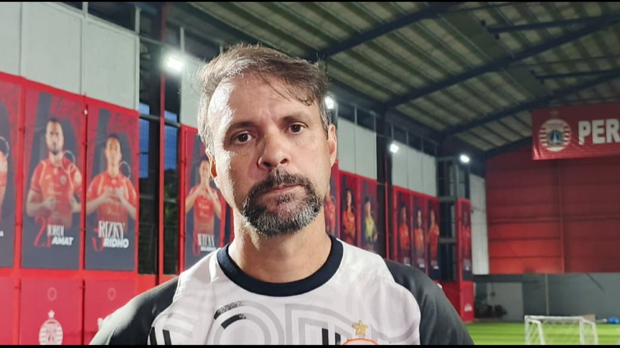 Lupakan Dulu Persib Bandung, Mauricio Souza Minta Persija Fokus Total Gempur Persijap
            - galeri foto