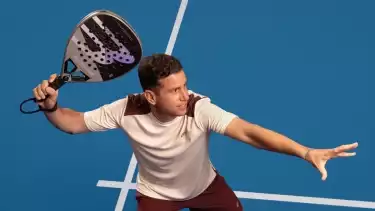 Raket padel merek Bullpadel seri Hack 04