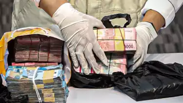 Berita Foto : KPK Tahan Gubernur Riau Abdul Wahid Terkait Dugaan Korupsi